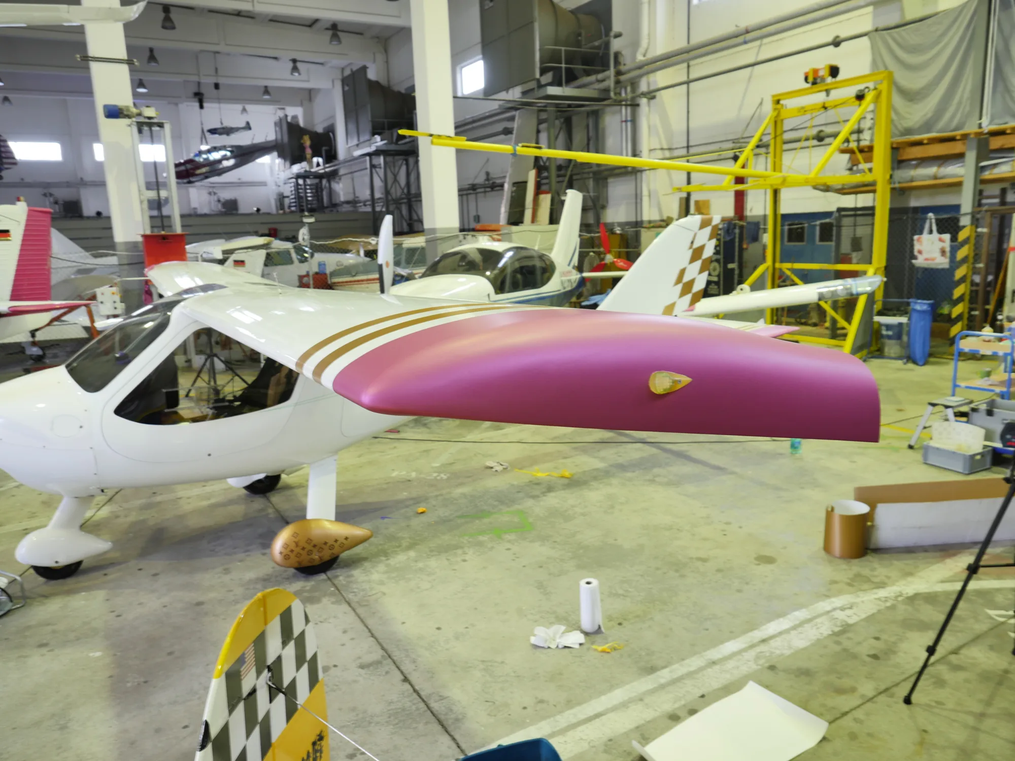 Sportflugzeug Teilfolierung in Pink Matt und Kupfer matt